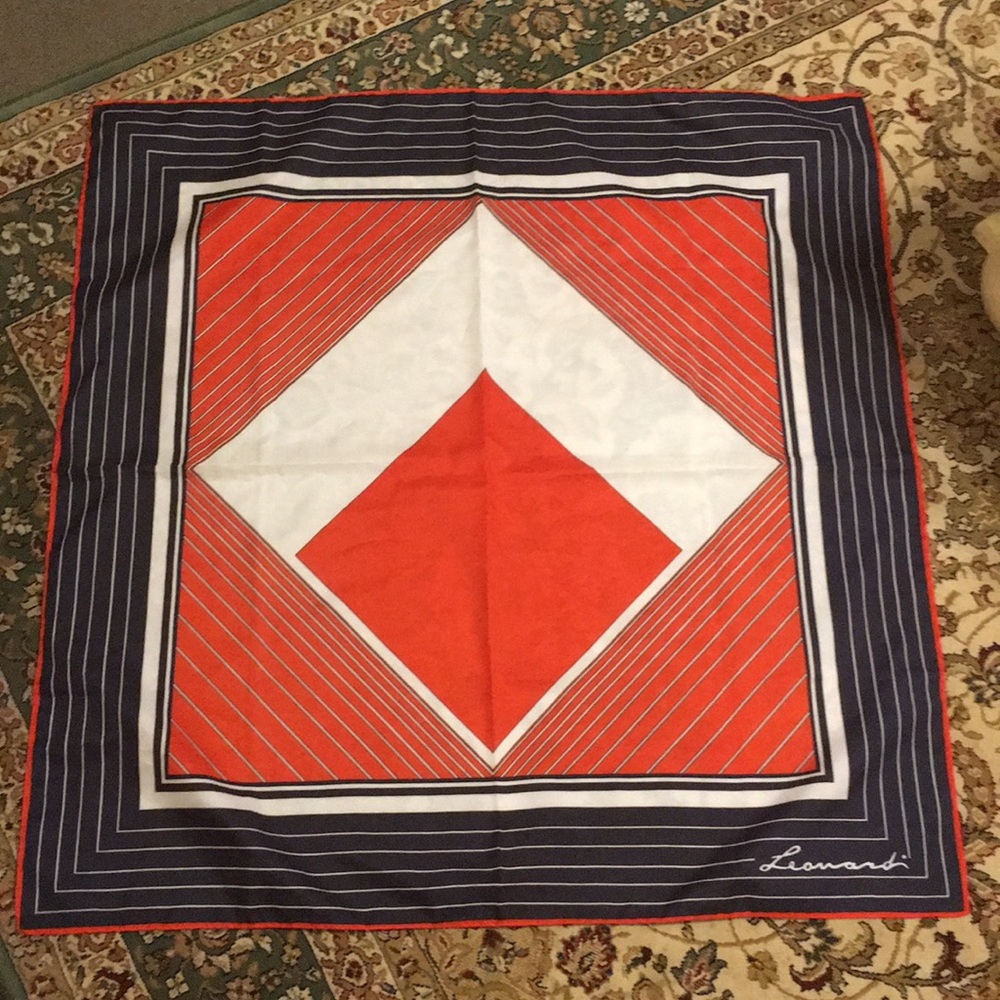 Leonard scarf.  So cool